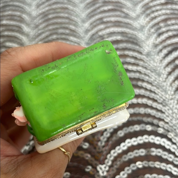 1960s Ceramic Birdhouse Trinket Box with Yellow Bird - Picture 13 of 13